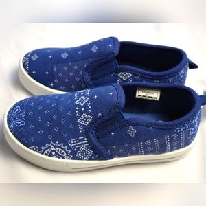 NWT Oshkosh blue and white toddler size 10